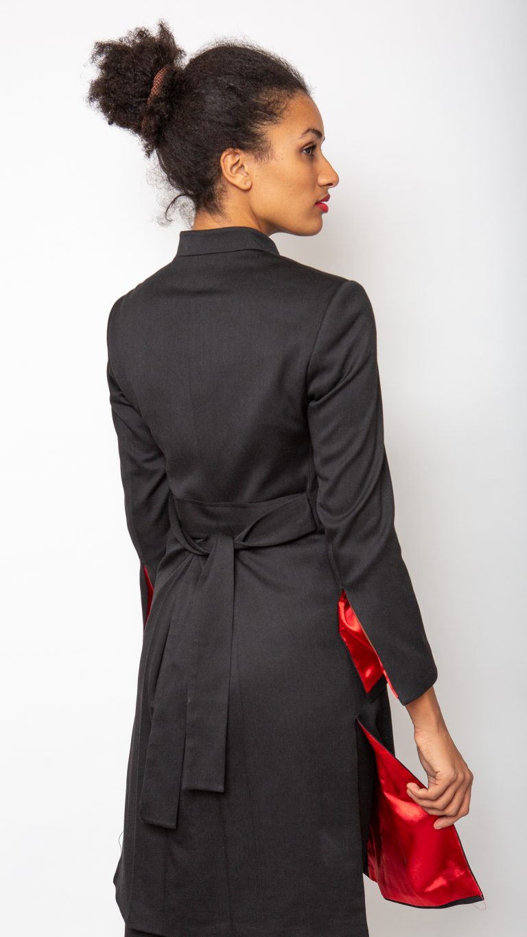 redingote poinsettia pantalon noir cigarette zinnia derbies